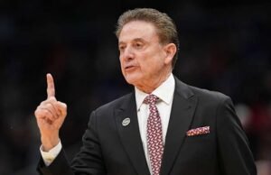 Direktur atletik St. John dikabarkan mengatakan Pitino telah menandatangani kontrak baru