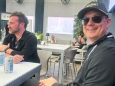 Chris Gabehart muncul dengan perlengkapan Spire saat batas waktu uji coba semakin dekat