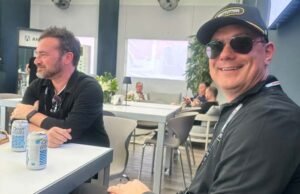 Chris Gabehart muncul dengan perlengkapan Spire saat batas waktu uji coba semakin dekat