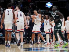 Ini UConn vs. Duke untuk mendapatkan tempat di Final Four setelah Huskies mengalahkan Michigan State 67-63