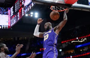 LeBron James dari Lakers dipertanyakan saat melawan Heat saat ia mendekati rekor NBA untuk permainan yang dimainkan