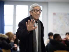 Boualem Sansal meninggalkan Gallimard menuju grup Hachette, milik Vincent Bolloré