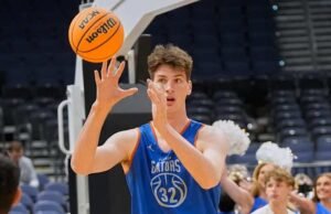 Pemain bola basket tertinggi di dunia, Olivier Rioux setinggi 7 kaki 9 kaki, pindah dari Florida