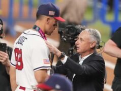 WBC berjalan dengan baik. Rob Manfred mengatakan MLB dapat mempertimbangkan untuk menundanya hingga pertengahan musim