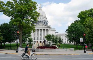 Anggota parlemen Wisconsin mencoba bergabung dengan negara bagian yang mengizinkan taruhan olahraga online