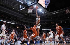 Kaufman-Renn memperkirakan pemenang permainan akan mengalahkan unggulan No. 2 Purdue 79-77 melawan unggulan No. 11 Texas di Sweet 16