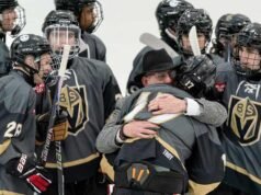 Seorang pemain hoki yang kehilangan keluarganya dalam penembakan di Rhode Island mencetak gol kemenangan dalam perpanjangan waktu