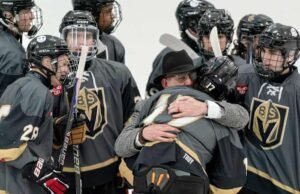 Seorang pemain hoki yang kehilangan keluarganya dalam penembakan di Rhode Island mencetak gol kemenangan dalam perpanjangan waktu