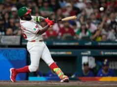 Arozarena melontarkan omelan vulgar pada rekan setimnya di Seattle, Cal Raleigh, setelah jabat tangan WBC