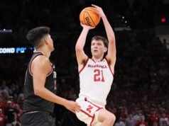 Nebraska meraih kemenangan pertamanya di Turnamen NCAA, mengalahkan Troy 76-47 di belakang 23 poin Pryce Sandfort