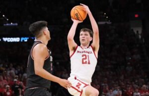 Nebraska meraih kemenangan pertamanya di Turnamen NCAA, mengalahkan Troy 76-47 di belakang 23 poin Pryce Sandfort
