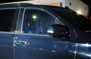 Tiger Woods dibebaskan dengan jaminan beberapa jam setelah dia ditangkap di lokasi kecelakaan karena dicurigai mengemudi dalam keadaan mabuk