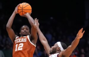 Pelompat akhir Tramon Mark memberi Texas kemenangan 68-66 atas NC State di First Four