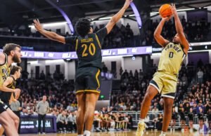 No. 15 Purdue menempati posisi teratas di Barat Laut di belakang Purdue Boilermakers yang merupakan perusahaan tertinggi dalam karier Cox