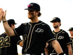 Pitching bersinar saat bisbol memenangkan seri genap dengan Oregon, 2-1