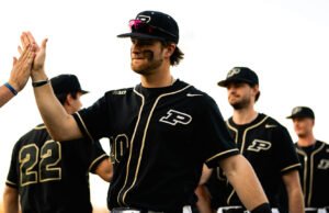 Pitching bersinar saat bisbol memenangkan seri genap dengan Oregon, 2-1