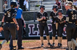 Softball meraih dua kemenangan run-rule – Purdue Boilermakers