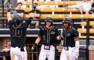 Baseball pecah lebih awal, mencetak 17 poin dalam kemenangan kandang