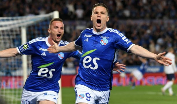 Bersama David Ledy, Dimitri Liénard dan Kévin Gameiro adalah salah satu pemain simbolis Racing di abad ke-21. Potret mereka dapat ditemukan di bagian kedua Mereka membuat legenda Balapan. Foto Franck Kobi