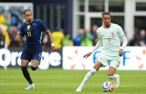 Barcelona kembali menimbulkan kekhawatiran cedera ketika striker superstar mereka mengalami kemunduran dalam permainan internasional