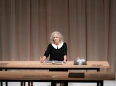 Catherine Hiegel, ahli sopan santun