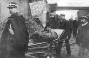 Pada pukul 06.30, ledakan dahsyat mengguncang tambang… 120 tahun yang lalu, bencana Courrières menyebabkan sedikitnya 1.099 kematian