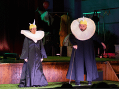 Damien Robert menyutradarai Karnaval Hewan dalam Bahasa Isyarat Prancis