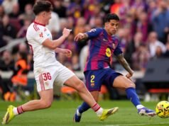 Hansi Flick menuntut lebih dari bek berusia 31 tahun itu meski Sevilla tampil heroik