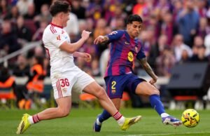 Hansi Flick menuntut lebih dari bek berusia 31 tahun itu meski Sevilla tampil heroik