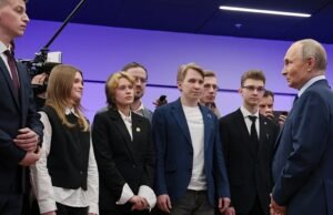 Perang di Ukraina: Mahasiswa Rusia diburu di universitas untuk wajib militer