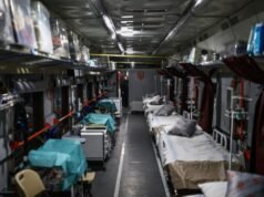 Di Ukraina, evakuasi medis dilakukan di bawah ancaman pemboman Rusia