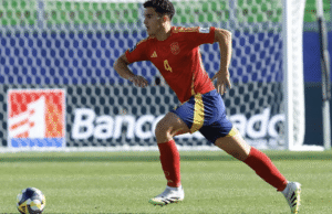 Pemain bertahan Barcelona berusia 20 tahun itu tetap berlatih bersama tim utama meski mengalami masalah cedera