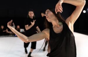 Kassia Mayat Hidup oleh Lara Barsacq