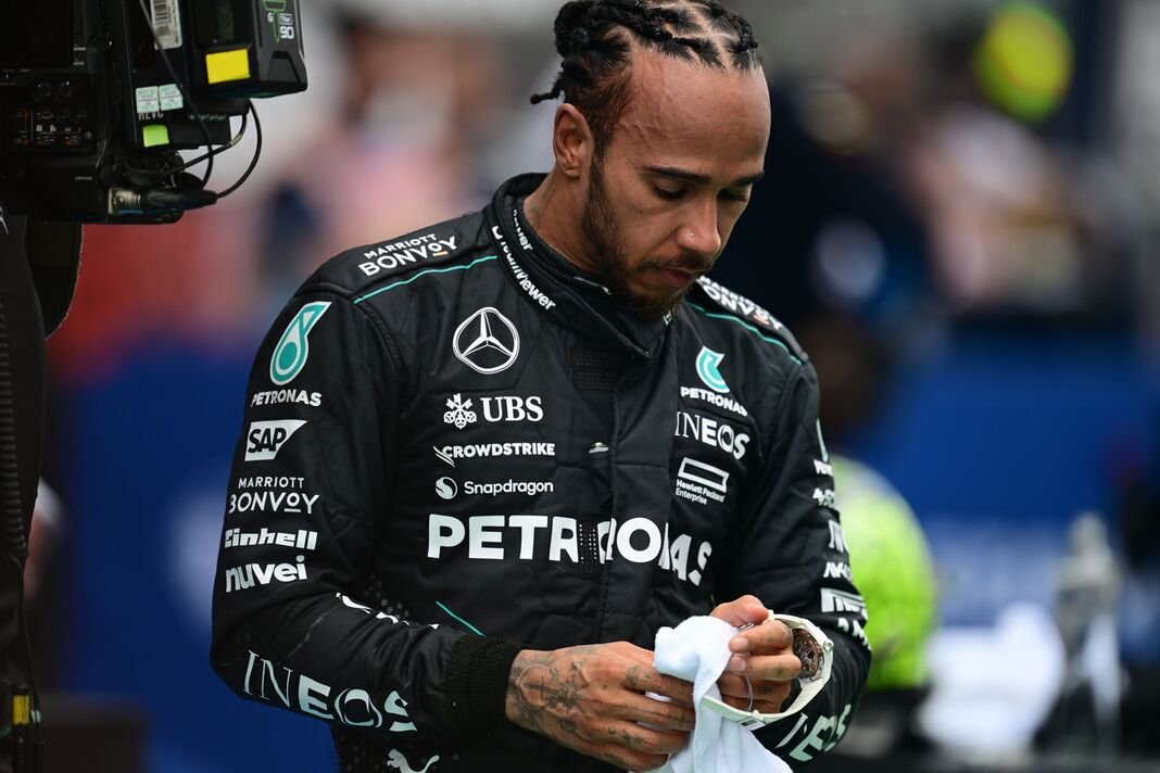 Lewis Hamilton sebagai Mercedes