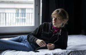 Maëlle Dequiedt dalam “FWD: CHANTAL”