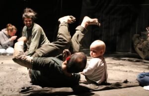 Matias Pilet dan Fernando Gonzalez Bahammondez dalam jejak kaki kecil