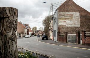 Di Pas-de-Calais, tambang berubah warna menjadi biru tua