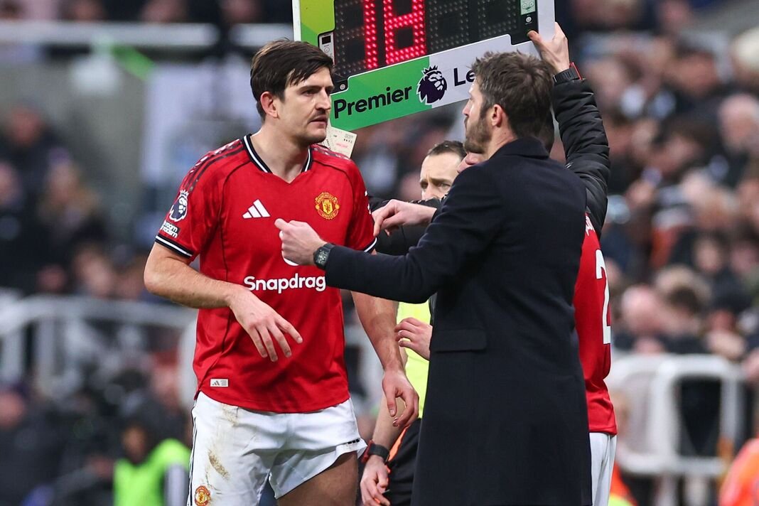 Maguire mendukung Carrick untuk mendapatkan pekerjaan manajer permanen Maguire mendukung Carrick untuk mendapatkan pekerjaan manajer permanen