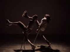 Oktawia Ścibior dan Samory Ba di Dalam Seribu Matahari