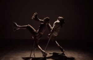 Oktawia Ścibior dan Samory Ba di Dalam Seribu Matahari