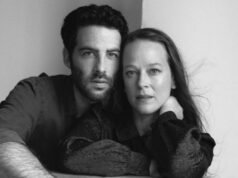 Bobbi Jene Smith dan Or Schraiber menampilkan “Satyagraha”, opera pertama karya Philip Glass yang muncul dalam repertoar Paris Opera