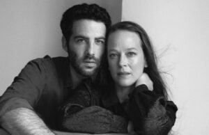 Bobbi Jene Smith dan Or Schraiber menampilkan “Satyagraha”, opera pertama karya Philip Glass yang muncul dalam repertoar Paris Opera