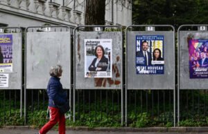 mengapa banyak kandidat kota menyembunyikan keyakinan politik partainya