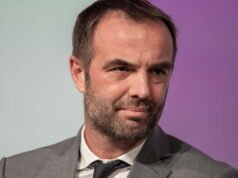 Michaël Delafosse mempertahankan kursinya