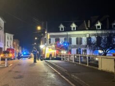 sebuah perangkat penting yang dipasang untuk menyelamatkan dua orang yang jatuh ke Sungai La Plaine