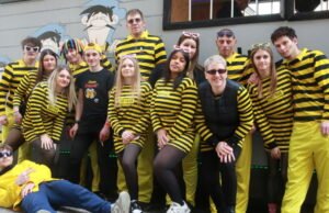 Colmar. Mengapa para penonton karnaval ini, yang terkadang datang dari jauh, memilih kota Bartholdi untuk berparade?