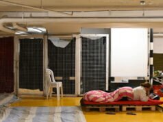 Warga Alsatian yang tinggal di Israel berbicara tentang tempat perlindungan bom