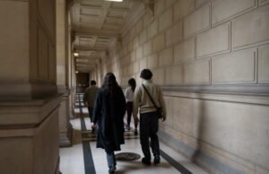 Keadilan. Dia mencoba membunuh bayi dan menyembunyikan anak kembarnya di dalam tas belanja