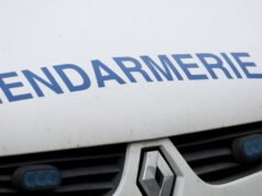 Sektor Strasbourg. Untuk mencari senjata, polisi memeriksa tas di sepuluh sekolah