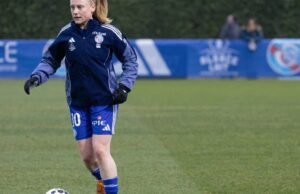 Sepak bola. Striker Racing Club de Strasbourg Amber Barrett menantang Les Bleues